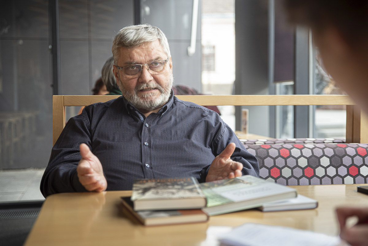 Hajdú Áron: úgy szeretnénk könyvet készíteni, ahogyan azt annak idején feltalálták